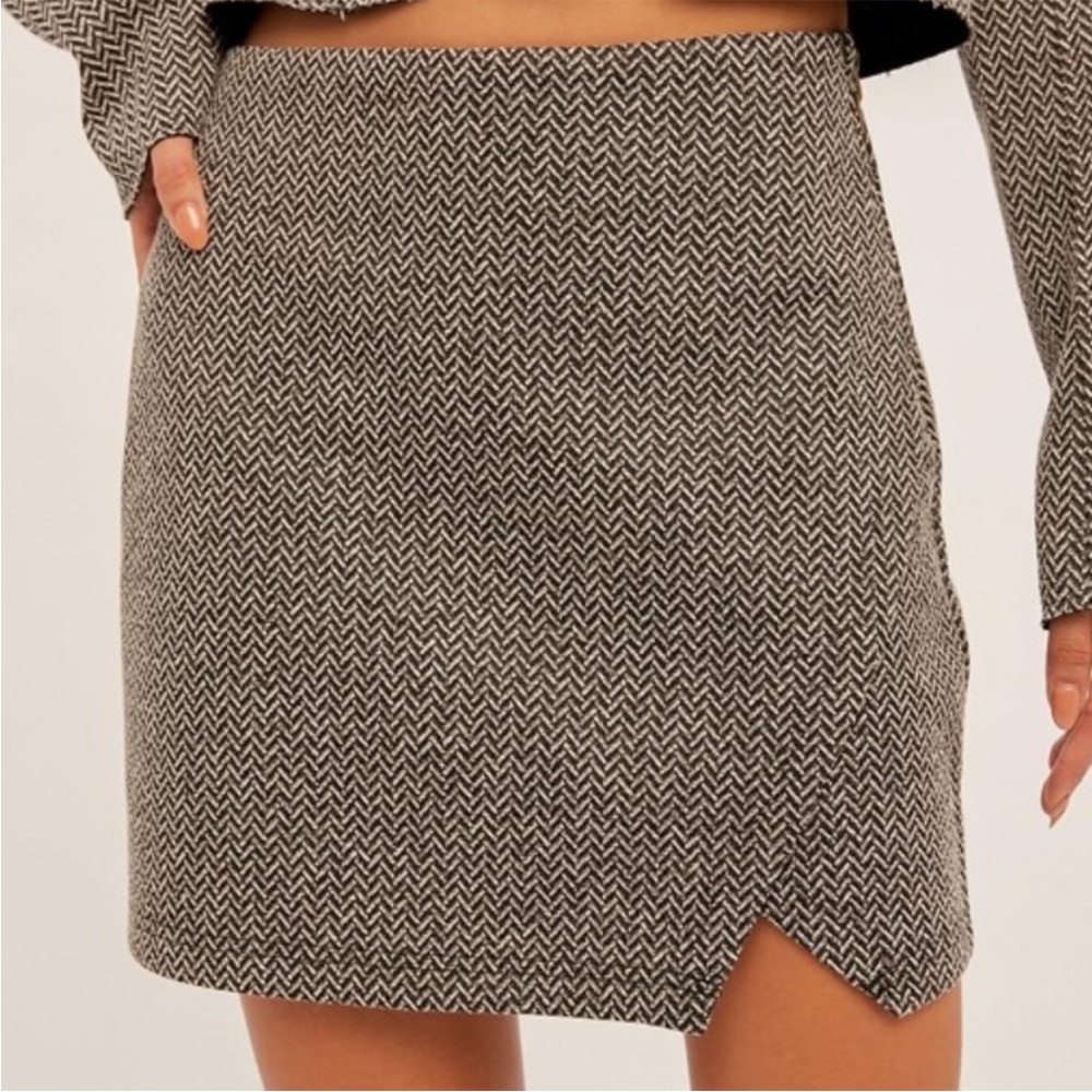 NWT Hem & Thread Herringbone Skirt with Criss Cross Front and Side Zipper Size S